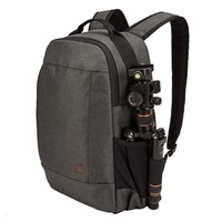 Case Logic batoh Era CEBP105 pro fotoaparát s objektivem a tablet 10.5", tmavě šedá