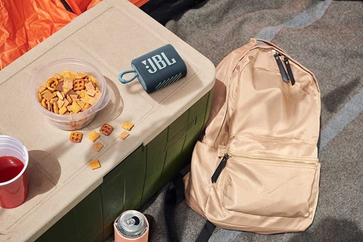 Obr. Odvážný styl a ultra přenosný design 1551379c