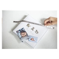 BROTHER TZE-R931 - kazeta TZ šířky 12mm, TEXTILNÍ páska 4m- pro tvorbu dárků - NELEPÍCÍ - STŘÍBRNÁ PÁSKA, ČERNÝ POTISK