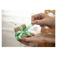 BROTHER TZE-RM34 - kazeta TZ šířky 12mm, TEXTILNÍ páska 4m- pro tvorbu dárků - NELEPÍCÍ - MÁTOVÁ PÁSKA ZLATÝ POTISK gold