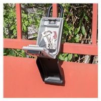 Master Lock 5424EURD bezpečnostní schránka, s okem, nastavitelná 4-ciferná kombinace zámku, podsvícený číselník