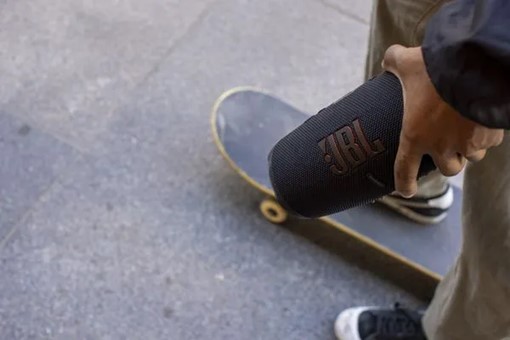 Obr. S mobilem skamarádíte repráček bezdrátově 1605224b