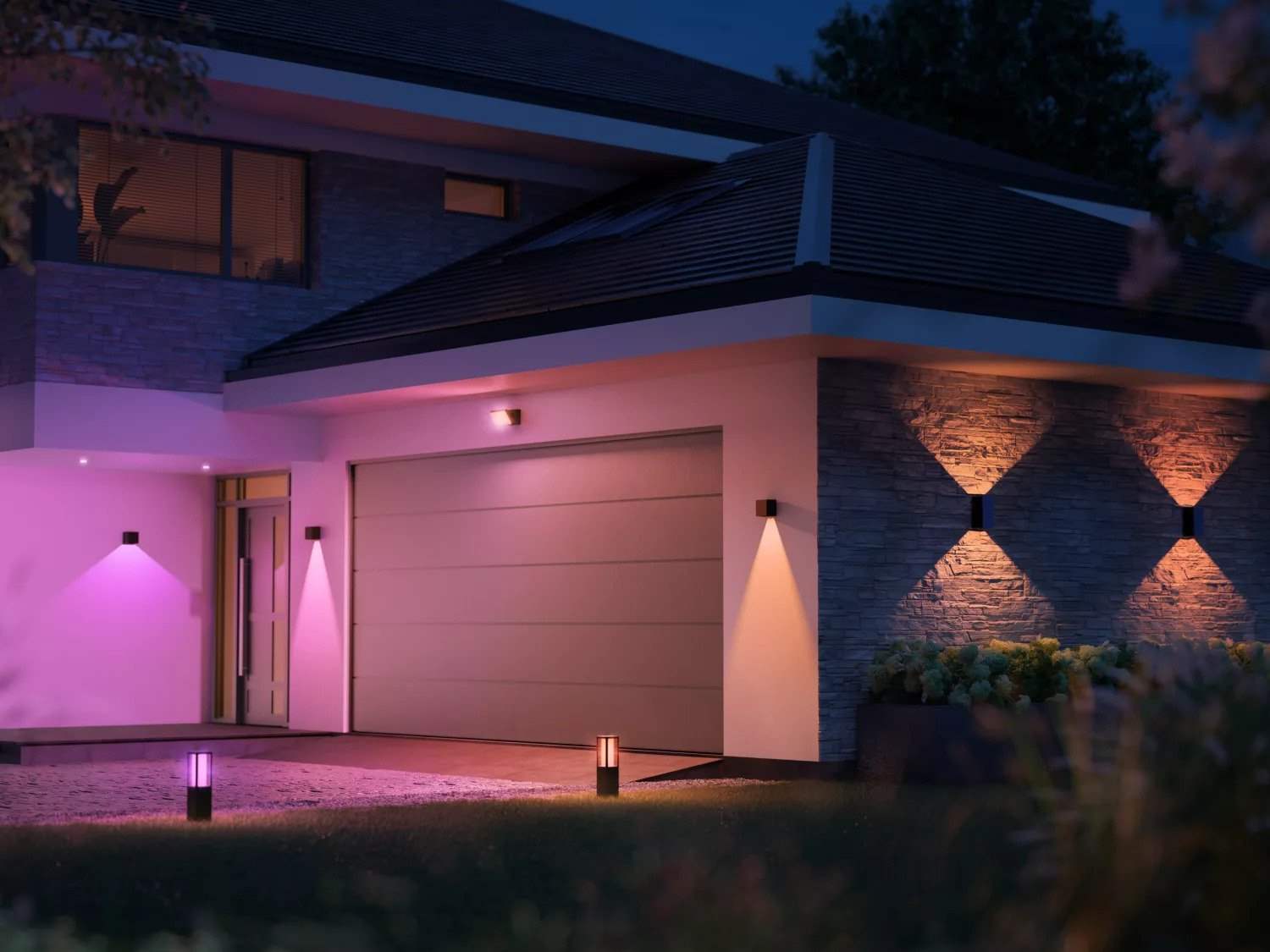 PHILIPS Resonate Exteriérové nástěnné svítidlo - svítící dolů, Hue White and Color Ambiance, 230V - outdoor