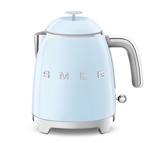 Smeg KLF05PBEU mini rychlovarná konvice, 0,8 l / 3 šálky, 1400 W, styl 50. let, pastelově modrá