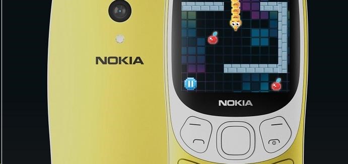 Obr. Na displej telefonu Nokia se kouká s potěšením 1715013c