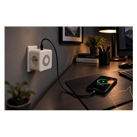 Viking síťový adaptér Y23L, 2x 230 V, 1x USB-A, 2x USB-C, dotykové světlo, bílá