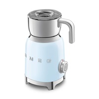 BAZAR - Smeg MFF11PBEU napěňovač mléka, 500 W, 600 ml, horká čokoláda / mléko, lehká pěna, pastelově modrý - opraveno