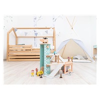 Dřevěná garáž na autíčka s myčkou