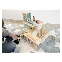 Dřevěná garáž na autíčka s myčkou