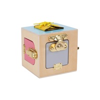 Montessori activity kostka se zámky
