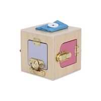 Montessori activity kostka se zámky