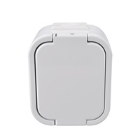 Solight zásuvka do vlhka s víčkem, bílá