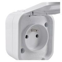 Solight zásuvka do vlhka s víčkem, bílá