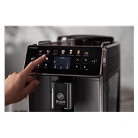 BAZAR Saeco GranAroma SM6582/10 automatický kávovar, 1500 W, vestavěný mlýnek, 15 barů, dotykový displej, 6 profilů