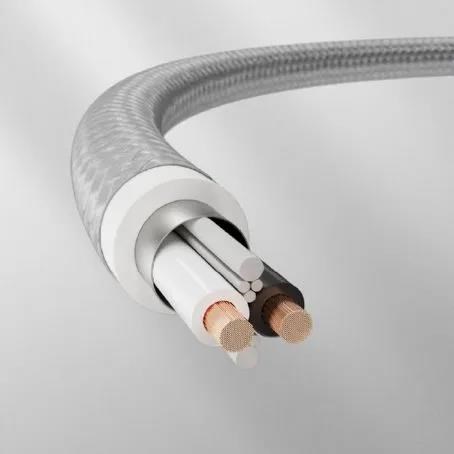 Obr. Kombinovaný kabel 2v1 spojuje bezpečnostní lanko a napájecí kabel 1828347e